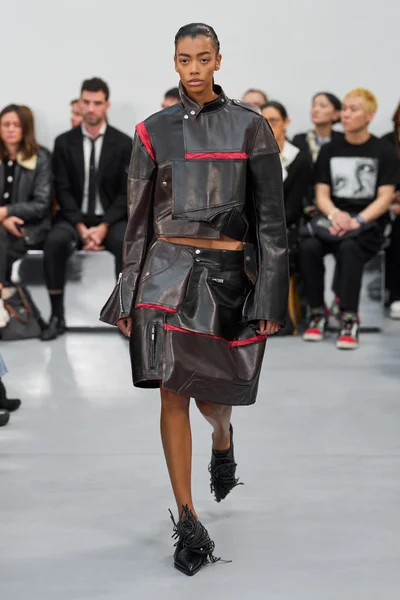 Look 30